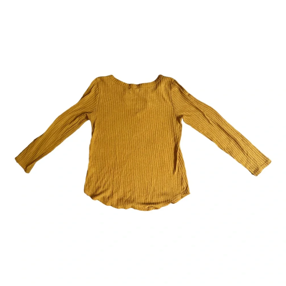 24/7 Maurice’s Long Sleeve - Picture 2 of 2